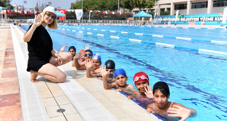 MERSİN BÜYÜKŞEHİR’İN YÜZME KURSU KAYITLARI BAŞLADI