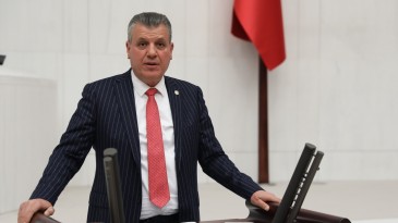 “BAKAN ‘VAR’ DİYOR AMA AŞI YOK”