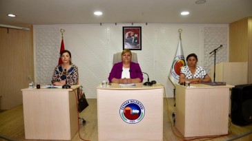 BELEDİYE HİZMETİNE DUVAR ÖRÜLÜYOR