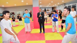 ÇUKUROVA’DA ÇOCUKLAR YAZ TATİLİNİ SPORLA DEĞERLENDİRİYOR