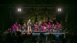 BÜYÜKŞEHİR’İN MÜZİK ZİYAFETİ TOROSLAR’I SARDI