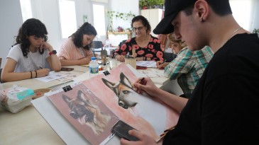 YÜREĞİR BELEDİYESİ GENÇLİK MERKEZLERİ İLGİ ODAĞI OLUYOR