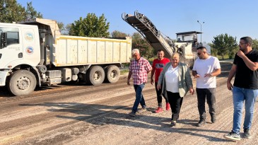 BAŞKAN ERDEM, CEYHAN İÇİN ÜRETİYOR