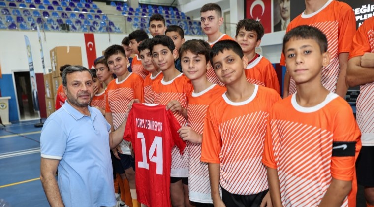 YÜREĞİR BELEDİYESİ’NDEN AMATÖRLERE GÜÇ KATACAK DESTEK