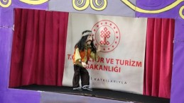 POZANTI’DA KUKLA HACIVAT-KARAGÖZ OYUNU SERGİLENDİ