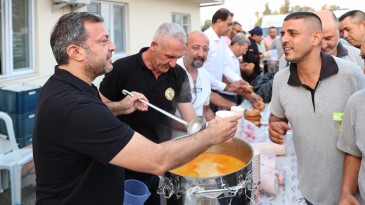 BAŞKAN KOCAİSPİR GÜNE ŞANTİYEDE İŞÇİLERLE BULUŞARAK BAŞLADI