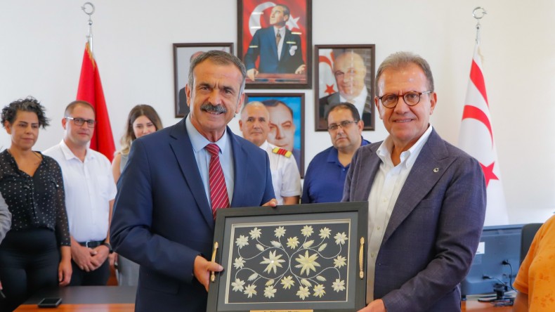 SEÇER: “GÖNÜL BAĞIMIZ ÇOK YAKIN”