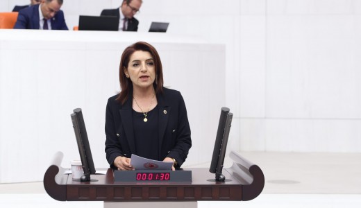 GÜLCAN KIŞ: “TÜRKİYE’DE GEÇİMİN ADI: KREDİ KARTI”