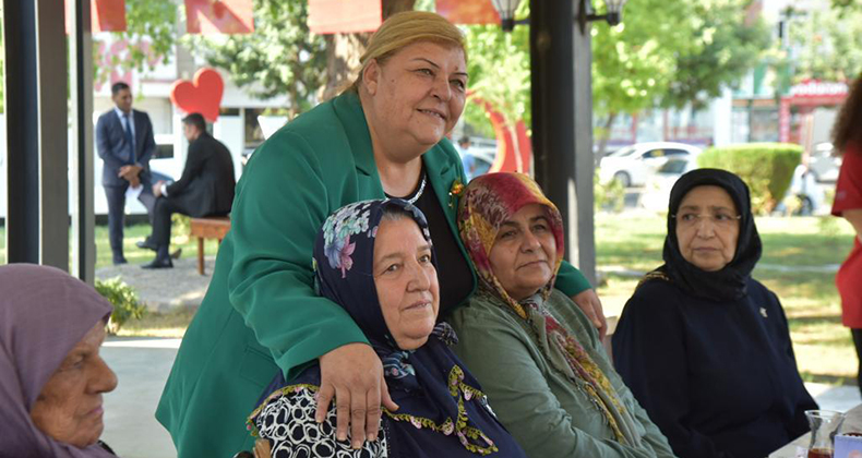 HÜLYA ERDEM’İN İLK KONUK ONURU…
