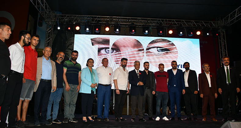 100. YILDA 100 YENİ ÜYEYE ROZET TAKILDI