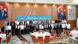 BAŞKAN ULUDAĞ’DAN MUHTARLAR ONURUNA YEMEK