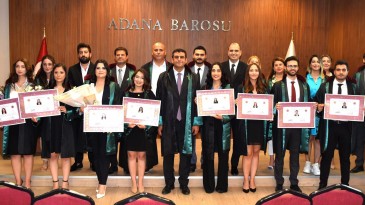 ADANA BAROSU’NDA DÜZENLENEN TÖRENLE 29 STAJYER AVUKAT RUHSATLARINI ALDI