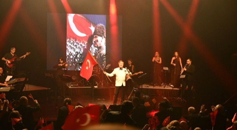 ADANA 100. YILDA EROL EVGİN’LE COŞTU