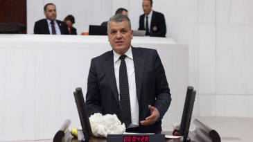 “ADANA GÖRKEMLİ GEÇMİŞİNİ MUMLA ARIYOR”