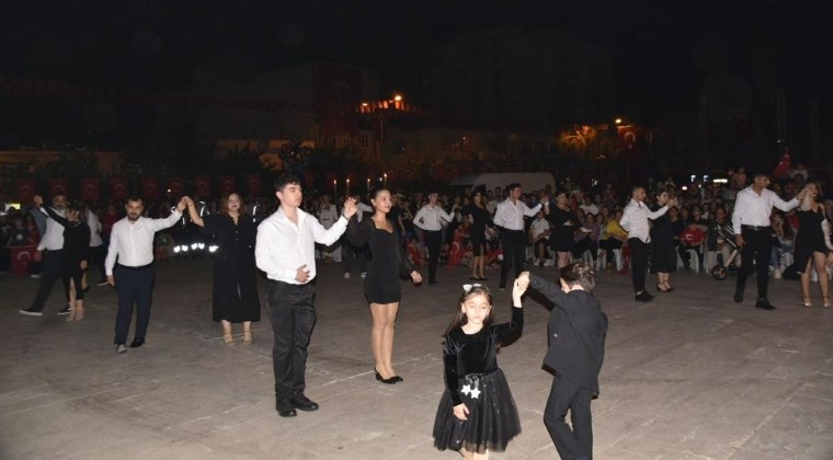 BELEDİYE ÇALIŞANLARINDAN VALS GÖSTERİSİ