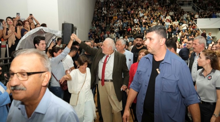 ADANALILAR İLBER ORTAYLI’YI DİNLEMEK İÇİN ASKİ ATATÜRK SPOR SALONU’NA AKIN ETTİ