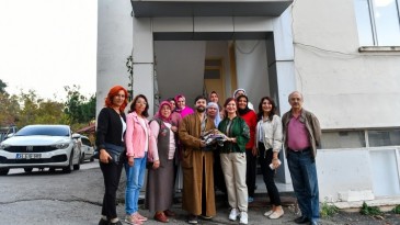 USTA DOKUMA SANATÇISI NEZİROĞLU MERSİN’DE DOKUMACI KADINLARLA BULUŞTU