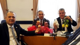 BAKAN YUMAKLI’YA PAMUK VE LİMON ŞOKU