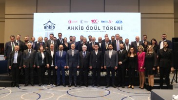 HAZIR GİYİMDE AKDENİZ’İN İHRACAT ŞAMPİYONLARI ÖDÜLLENDİRİLDİ