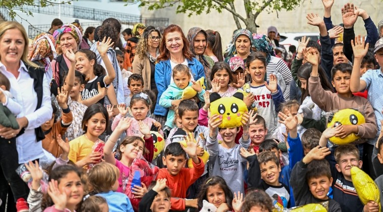 BÜYÜKŞEHİR’İN GÖNÜLLÜ ORDUSU SAYISIZ GÜZELLİĞE İMZA ATIYOR