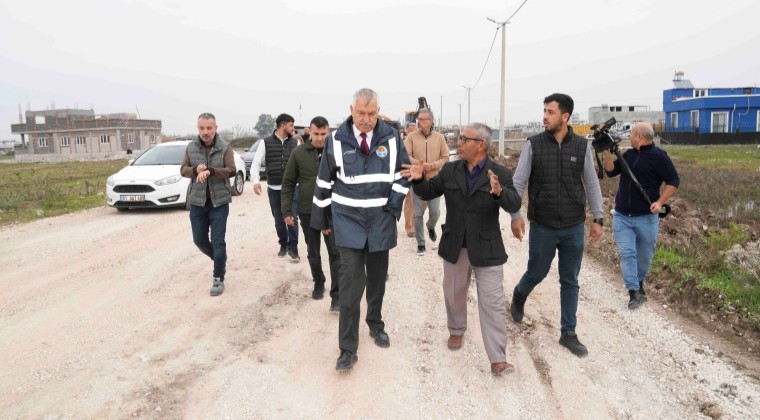 ADANA’NIN DÖRT BİR YANINDA HALKA HİZMET SÜRÜYOR