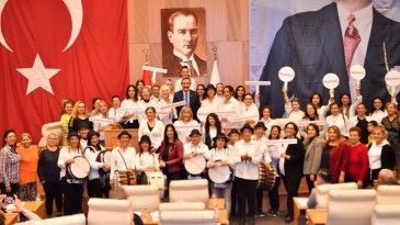 KADINLAR ÇUKUROVA MECLİSİ’Nİ BASTI!