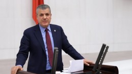 AYHAN BARUT, HERKESİN YENİ YILINI KUTLADI