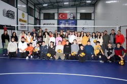 DEPREMZEDE ÖĞRENCİLERE KÜÇÜK DOKUNUŞ