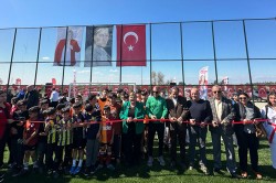 HÜLYA ERDEM, CEYHAN’A 2 SENTETİK HALI SAHA KAZANDIRDI
