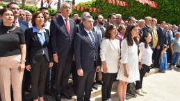 CHP’LİLER ATATÜRK PARKI’NDA 23 NİSAN’I KUTLADI