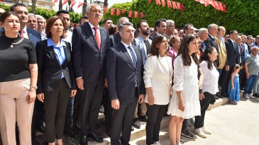 CHP’LİLER ATATÜRK PARKI’NDA 23 NİSAN’I KUTLADI