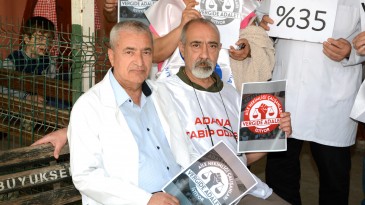 KAŞIKLA VERİLEN KEPÇEYLE ALINIYOR