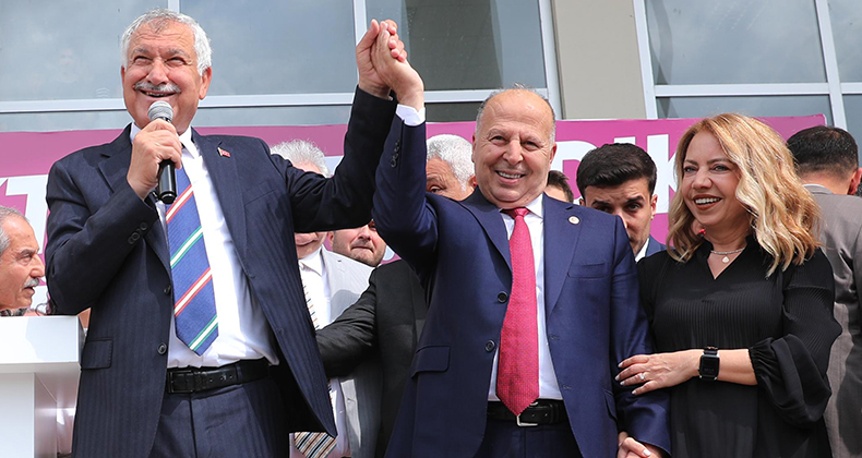 YÜREĞİR’DE 35 YIL SONRA AYNI ZAFER FOTOĞRAFI