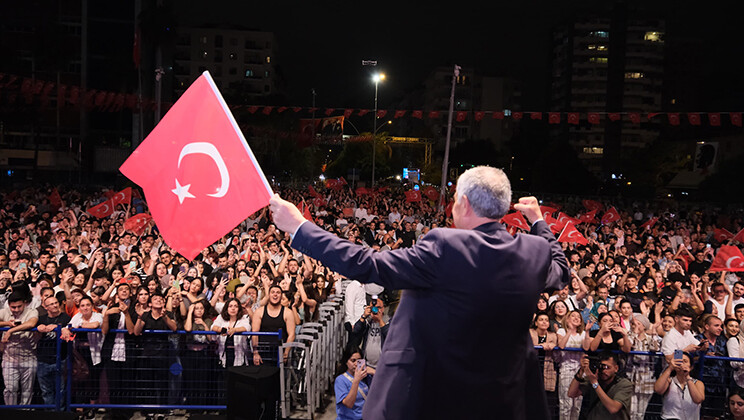 MEŞALELİ YÜRÜYÜŞ İYİLEŞTİRDİ, GRİPİN COŞTURDU
