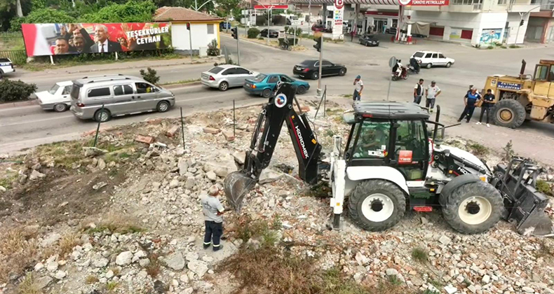 CEYHAN’DAKİ TRAFİK SORUNU İÇİN AKILLI KAVŞAK PROJESİ