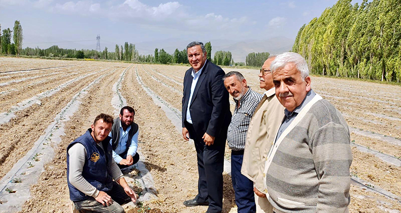 TÜRKİYE’DE BORCU OLMAYAN ÇİFTÇİ YOK!