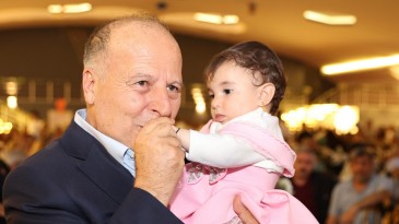 YÜREĞİR BELEDİYESİ’NDEN YENİ DOĞAN BEBEKLERE ‘HOŞ GELDİN’ HEDİYESİ