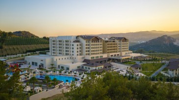 BN HOTEL THERMAL & WELLNESS’IN BAYRAM SÜRPRİZİ ÖYKÜ GÜRMAN