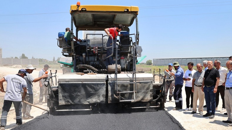 “YÜREĞİR’DE ASFALTSIZ YOL KALMAYACAK”