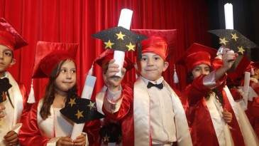 ÇUKUROVALI MİNİKLERİN MEZUNİYET HEYECANI