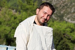 ANAVARZA BAL’DAN YENİ BAŞLAYACAK ARICILARA ANLAMLI DESTEK