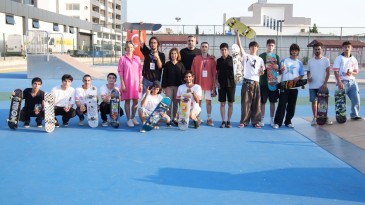 SEYHAN BELEDİYESİ DESTEKLEDİ, GENÇLER KAYKAY YARIŞMASINDA BULUŞTU