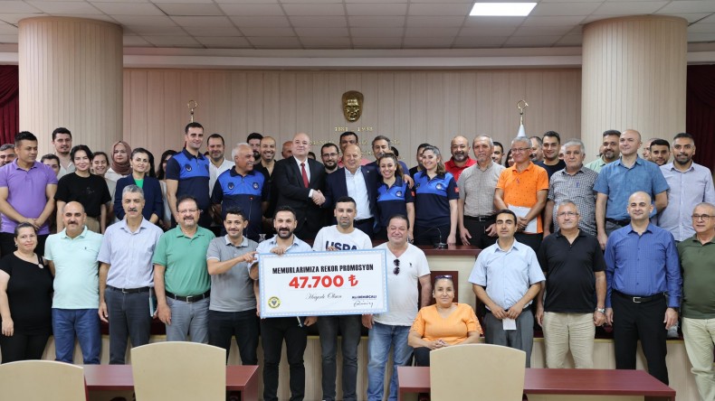 BAŞKAN DEMİRÇALI ÇALIŞANININ HAKKINI SÖKE SÖKE ALDI