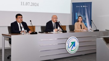 VALİ KÖŞGER YÜREĞİRLİ MUHTARLARLA BİR ARAYA GELDİ