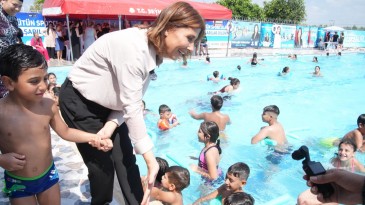 SEYHAN BELEDİYESİ YÜZME HAVUZLARI BÜYÜK BİR İLGİ GÖRÜYOR