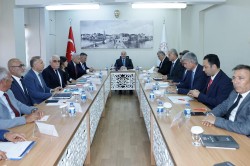 VALİ KÖŞGER YAKLAŞAN EĞİTİM-ÖĞRETİM YILI HAZIRLIKLARIYLA İLGİLİ BİLGİ ALDI