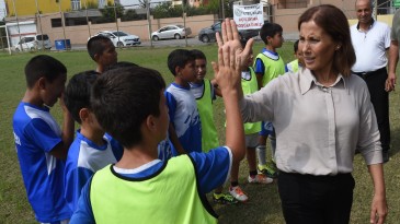 BAŞKAN TEKİN, SOKAK SOKAK GEZİP SEYHANLILARLA BULUŞTU