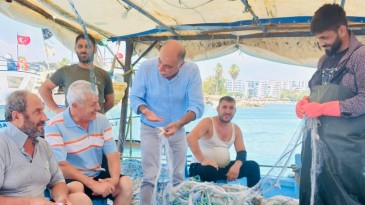 BAŞKAN ERDİNÇ ALTIOK BALIKÇILARI YALNIZ BIRAKMADI