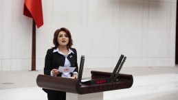 “İKTİDARIN EKONOMİ POLİTİKALARI YÜZÜNDEN ESNAF KEPENK İNDİRİYOR, ŞİRKETLER BATIYOR”