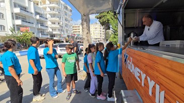 YUMURTALIK BELEDİYESİ’NDEN ÖĞRENCİLERE ÜCRETSİZ ÇORBA…